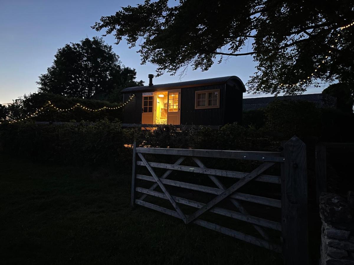 Hill House B & B & Luxury Shepherds Huts Castle Combe Dış mekan fotoğraf